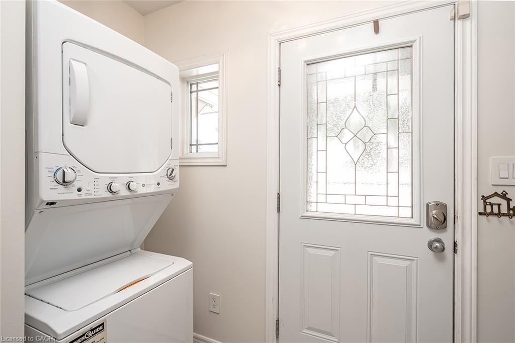 65 Kenilworth Avenue S Property Photo 3