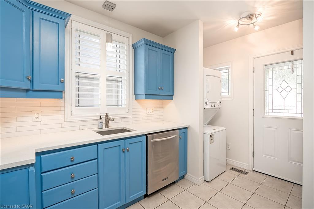 65 Kenilworth Avenue S Property Photo 5
