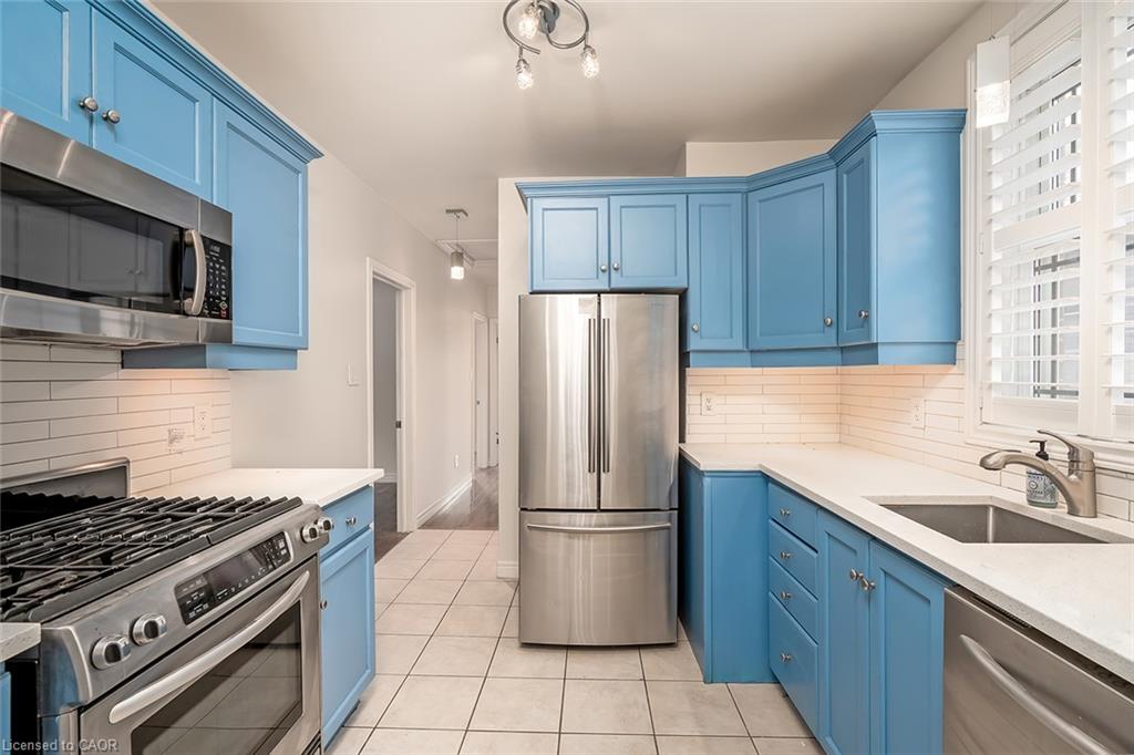 65 Kenilworth Avenue S Property Photo 7