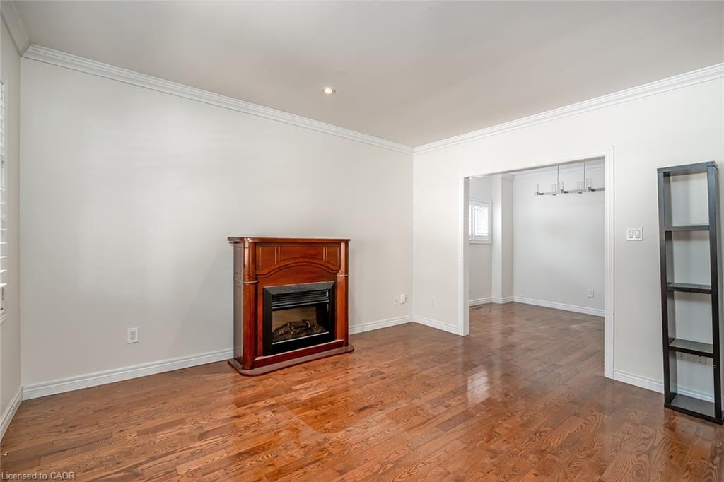 65 Kenilworth Avenue S Property Photo 8