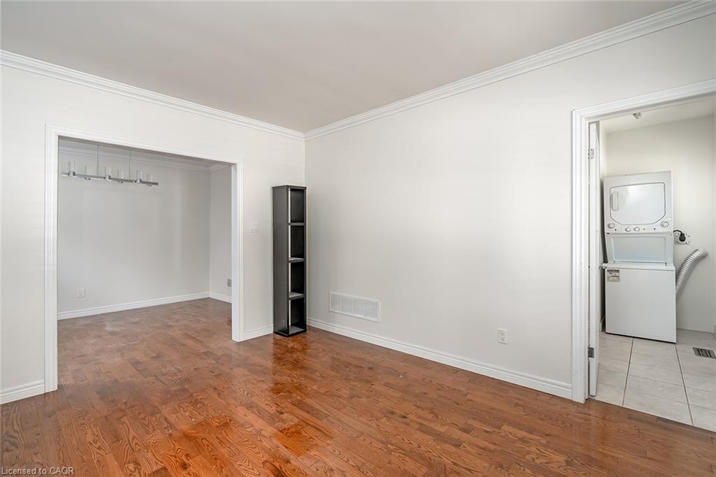 65 Kenilworth Avenue S Property Photo 9
