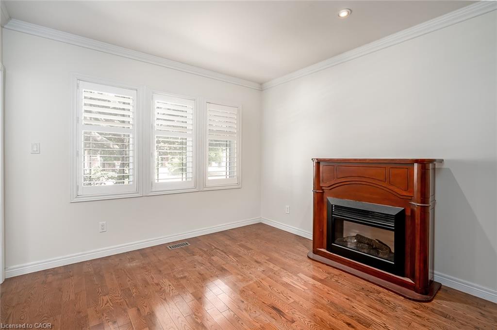 65 Kenilworth Avenue S Property Photo 11