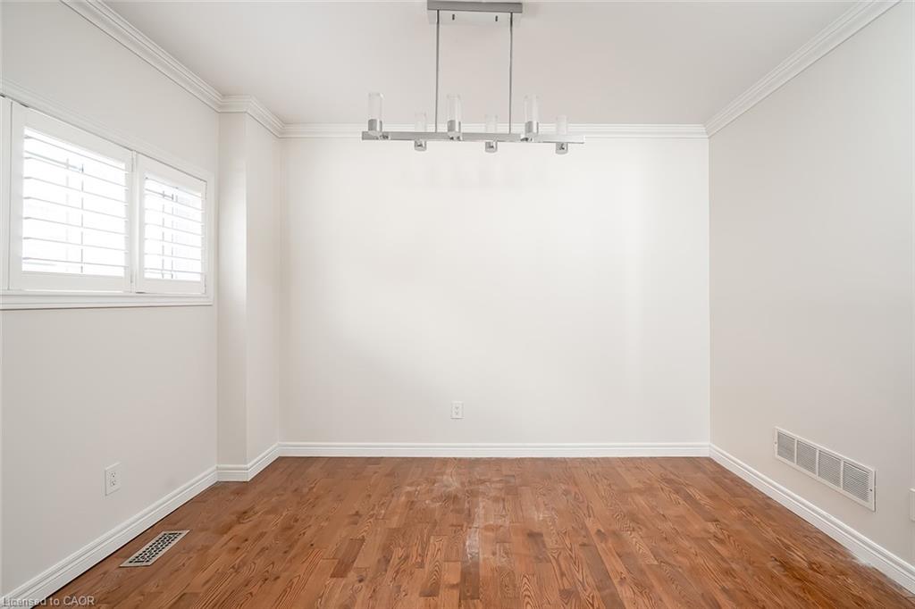 65 Kenilworth Avenue S Property Photo 12