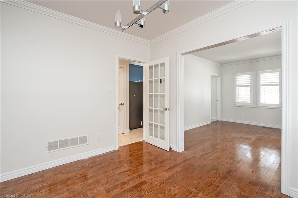 65 Kenilworth Avenue S Property Photo 13