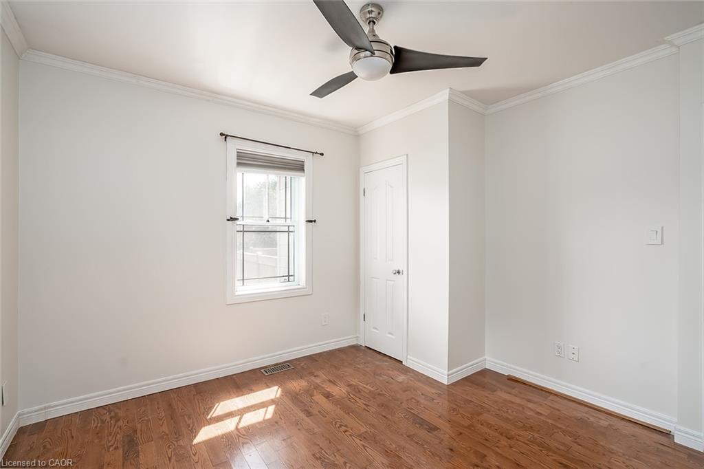 65 Kenilworth Avenue S Property Photo 16