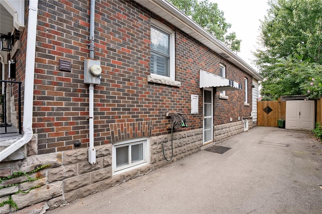 65 Kenilworth Avenue S Property Photo 23