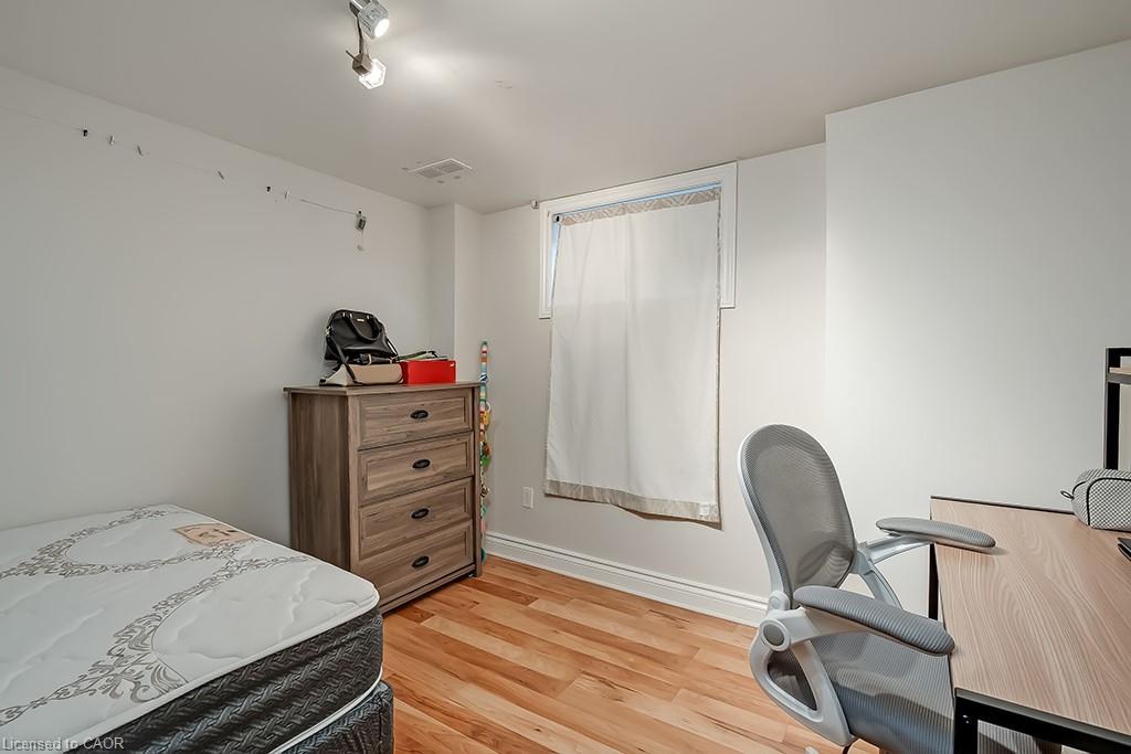65 Kenilworth Avenue S Property Photo 31