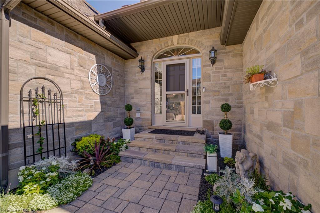 9-60 Dufferin Avenue Property Photo 2