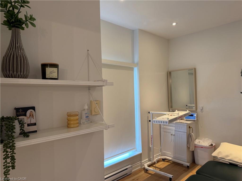 6-240 Wilson Street E Property Photo 3