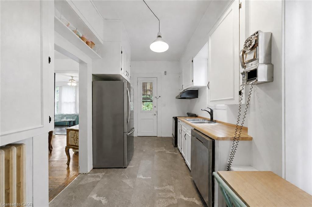 347 Queen Street S Property Photo 28