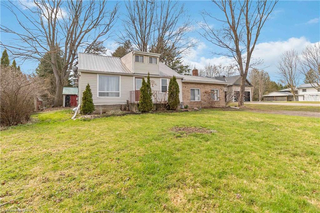 1 Kings Lane Property Photo 1