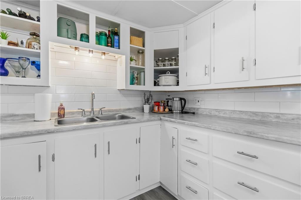 1 Kings Lane Property Photo 16