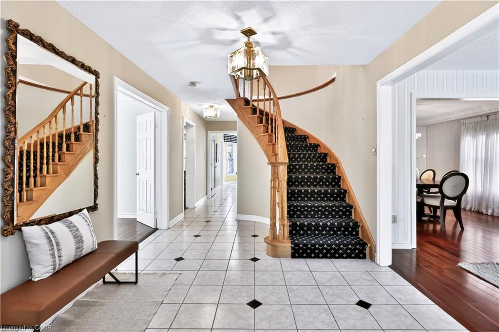 6036 St. Ives Way Property Photo 3