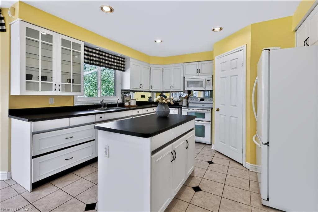 6036 St. Ives Way Property Photo 9