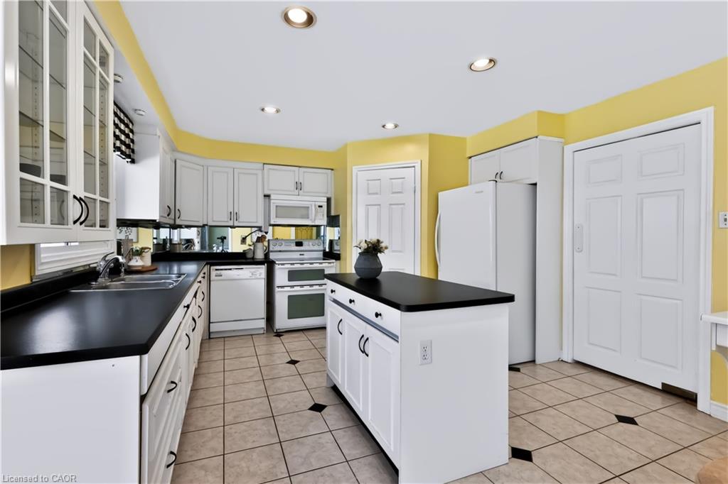 6036 St. Ives Way Property Photo 10