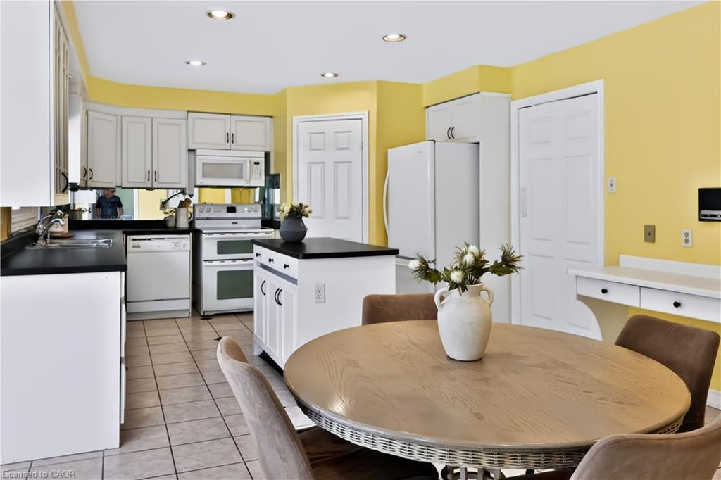 6036 St. Ives Way Property Photo 11