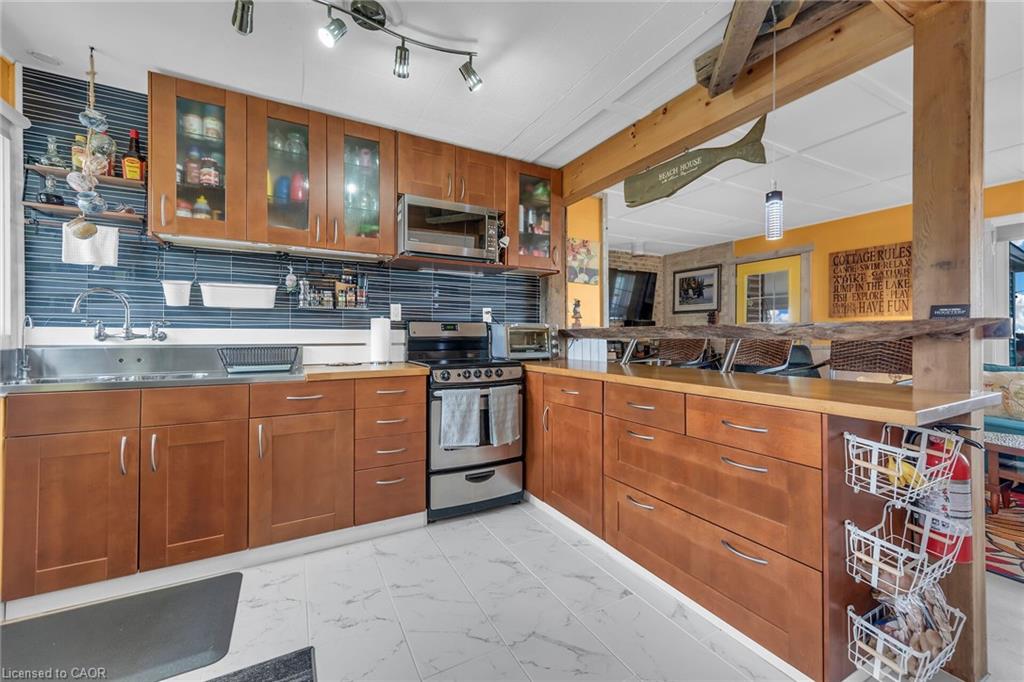 2090 Lakeshore Road Property Photo 15