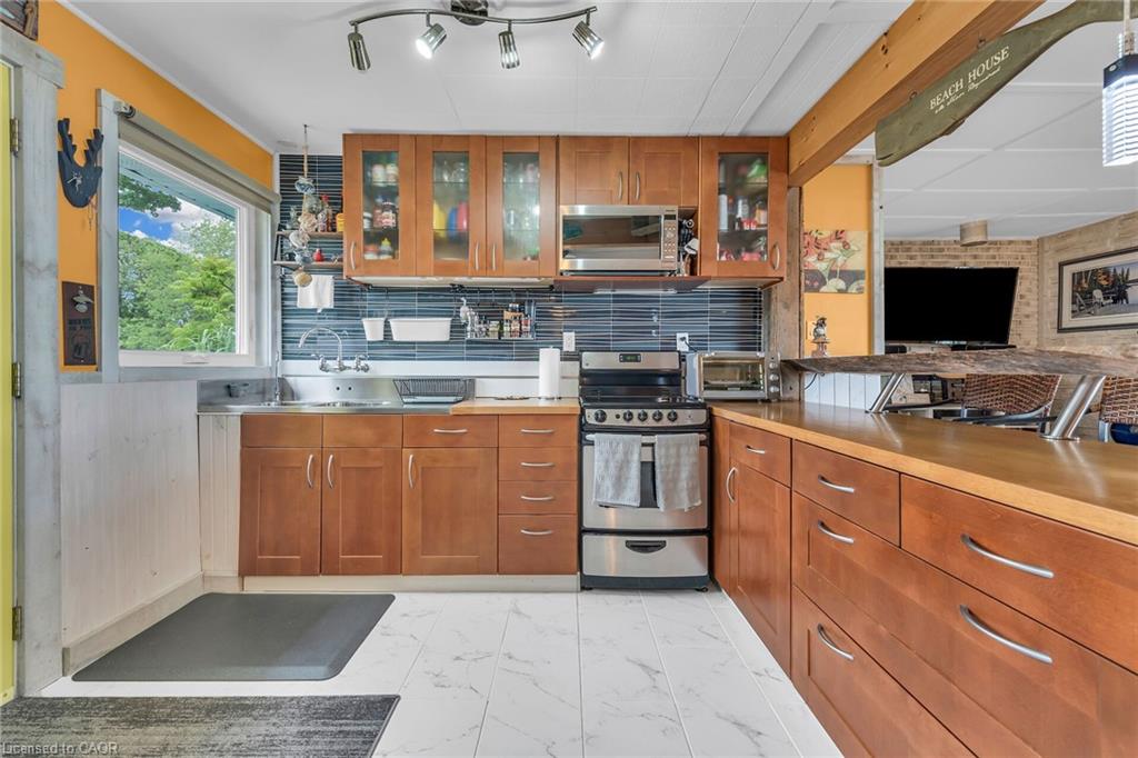 2090 Lakeshore Road Property Photo 16