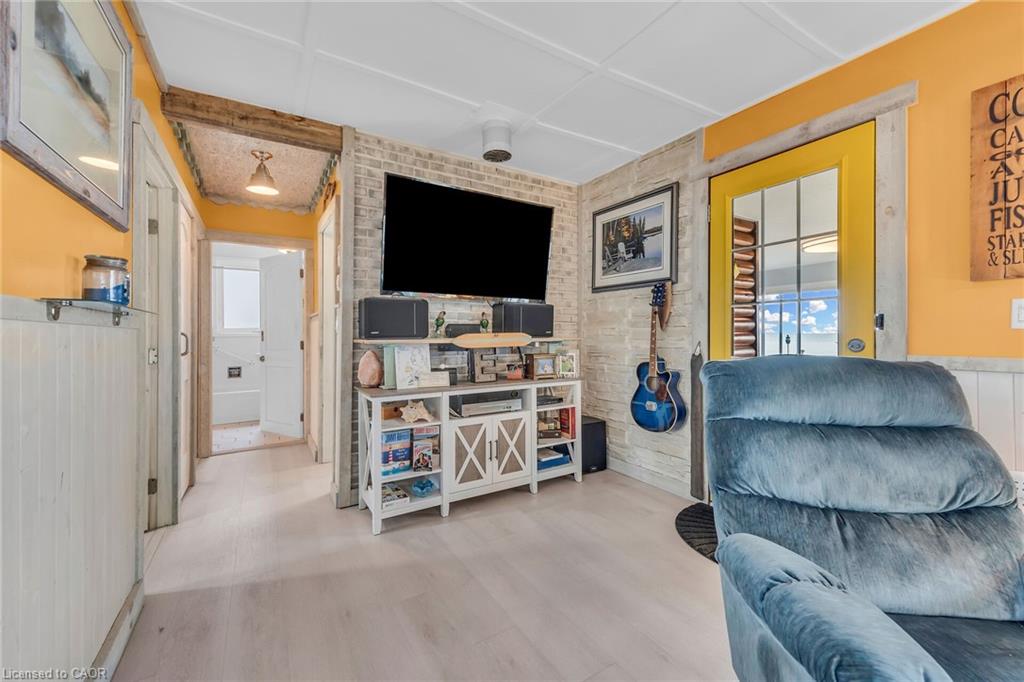 2090 Lakeshore Road Property Photo 17
