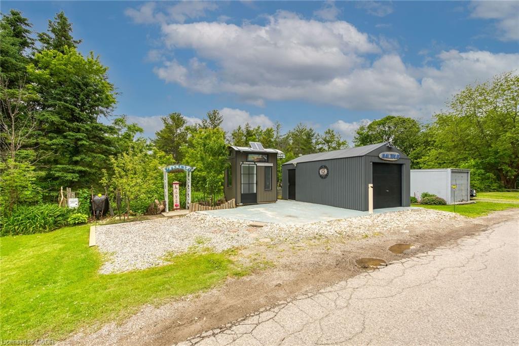 2090 Lakeshore Road Property Photo 38