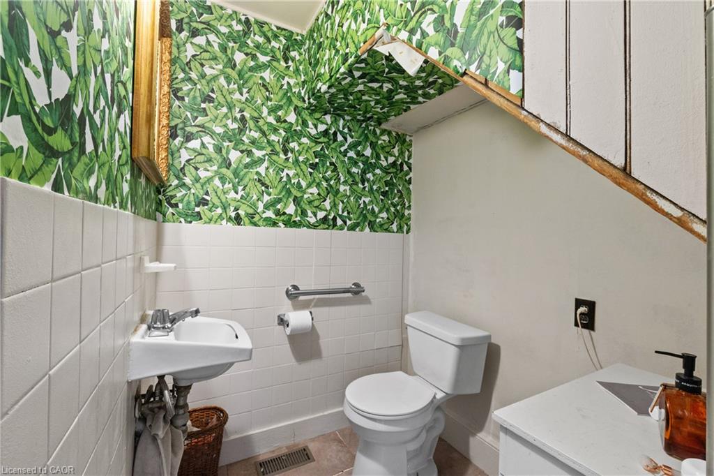 193 Locke Street N Property Photo 17