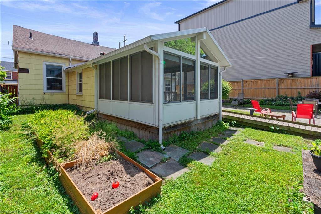 193 Locke Street N Property Photo 26
