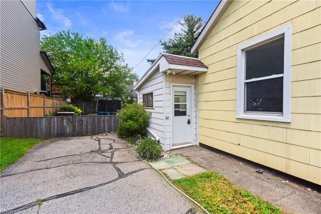193 Locke Street N Property Photo 27