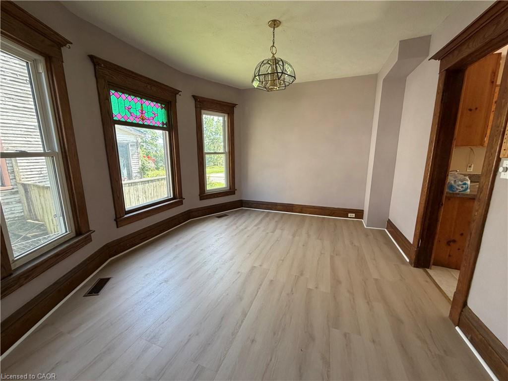 4712 Cookman Crescent Property Photo 4