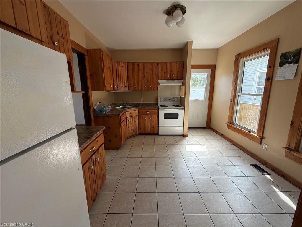 4712 Cookman Crescent Property Photo 5