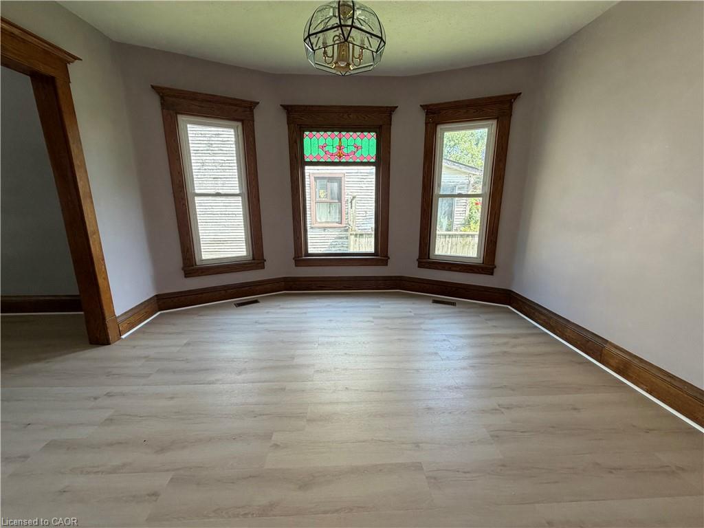 4712 Cookman Crescent Property Photo 7