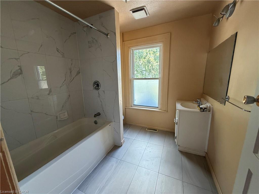 4712 Cookman Crescent Property Photo 10