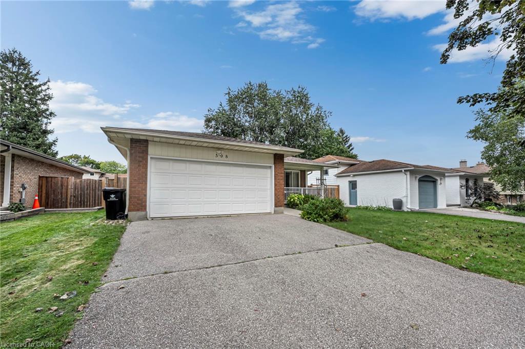 598 Black Oak Crescent Property Photo 1