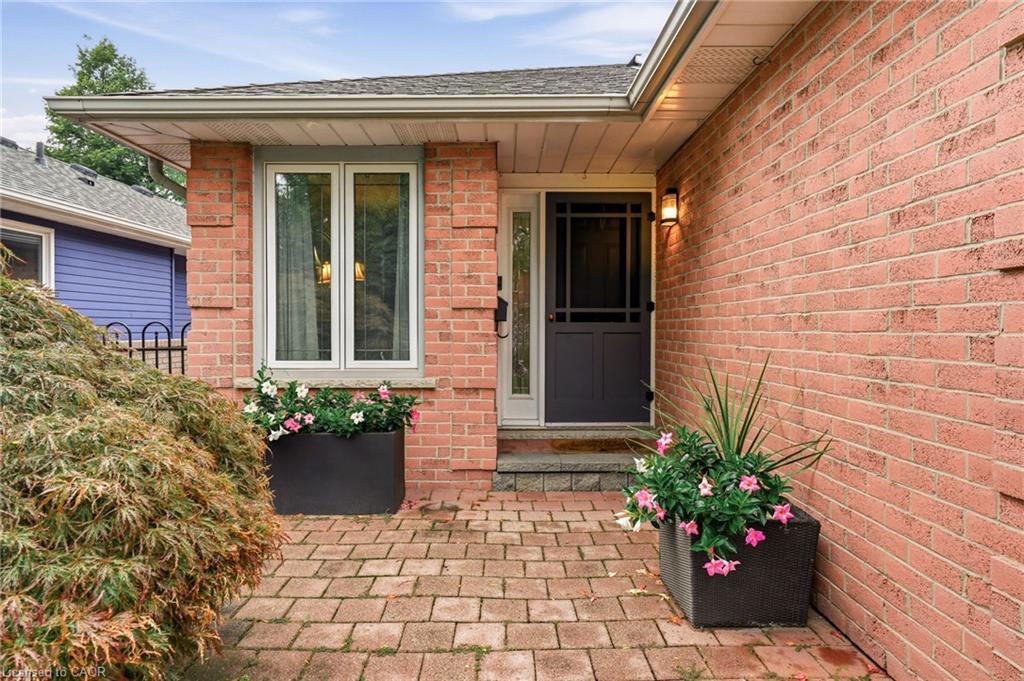 1229 Nathaniel Crescent Property Photo 3