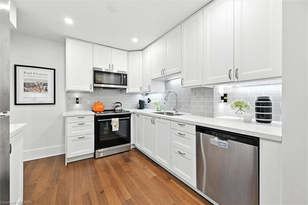 3-445 Woodview Road Property Photo 11