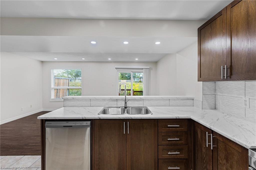 35 Thames Way Property Photo 13