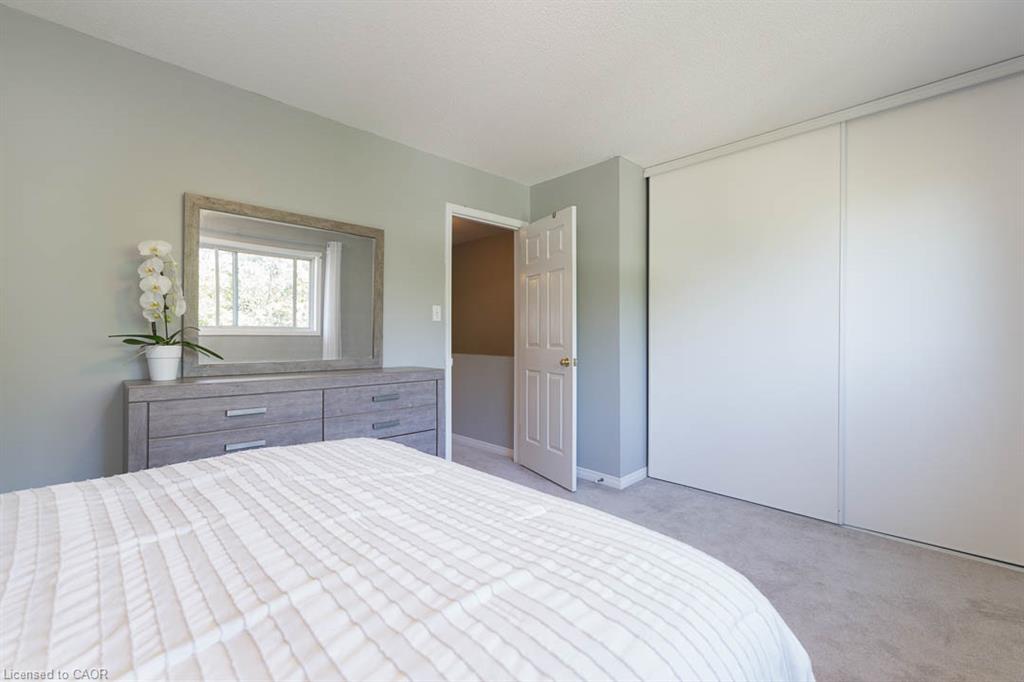 4345 Beverley Crescent Property Photo 7