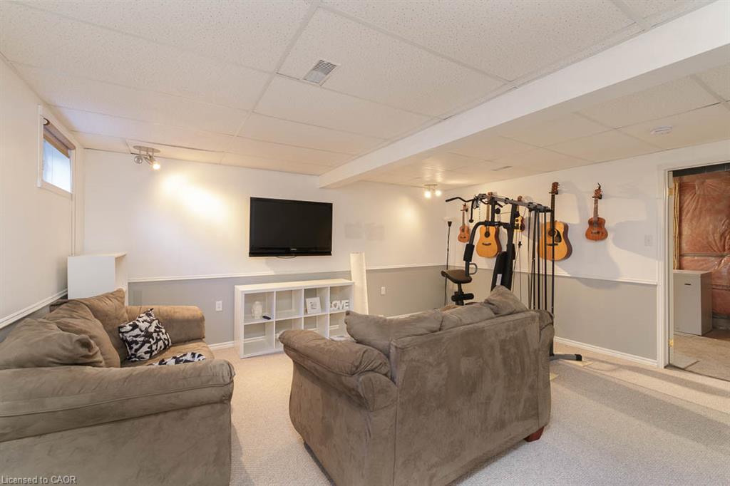 4345 Beverley Crescent Property Photo 11