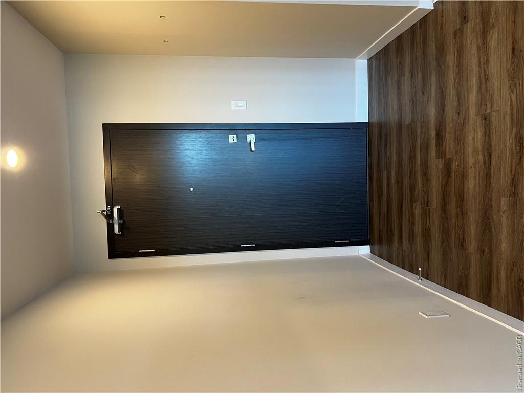 1514-15 Queen Street S Property Photo 3