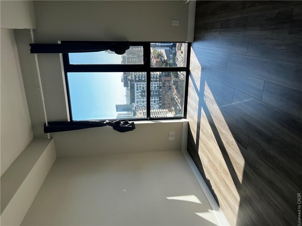 1514-15 Queen Street S Property Photo 5