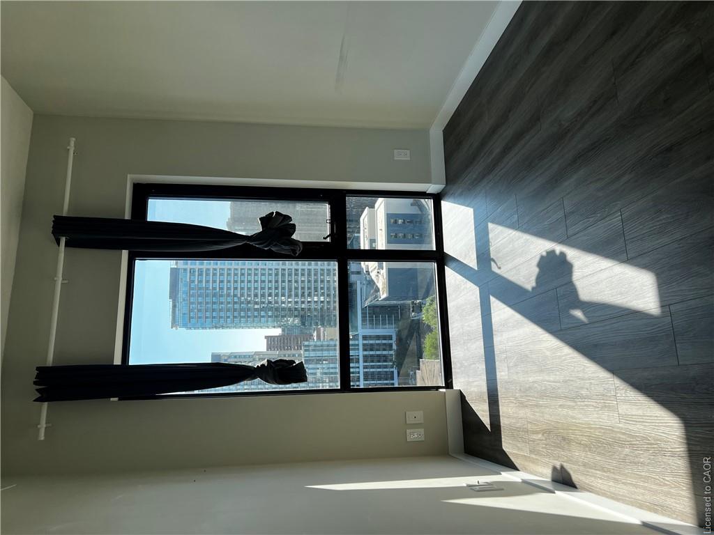 1514-15 Queen Street S Property Photo 6