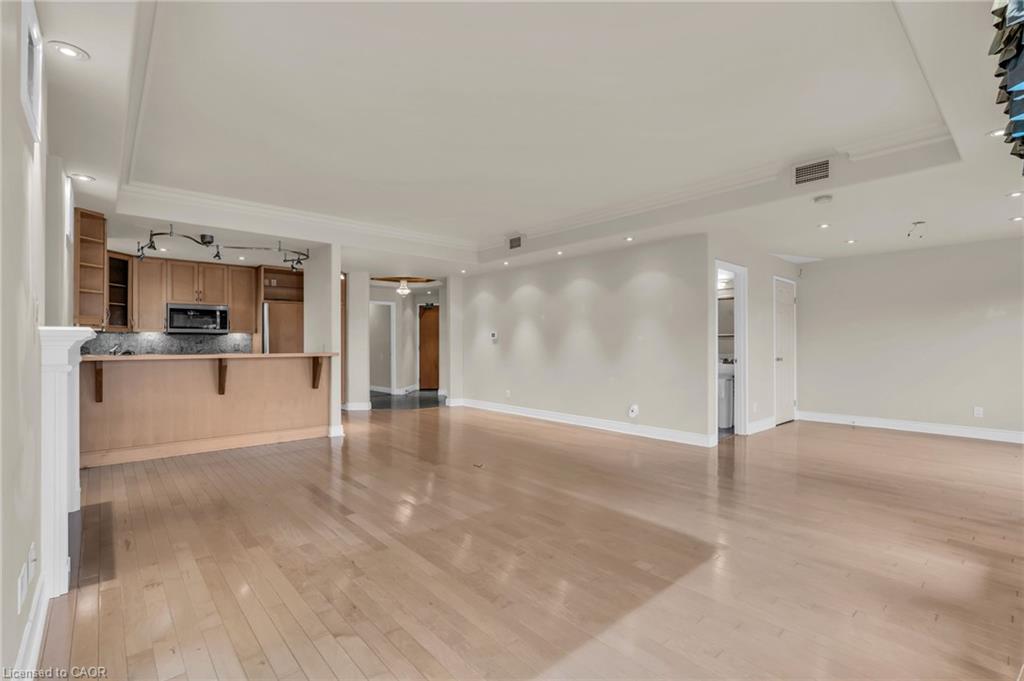 307-10 Bay Street E Property Photo 17