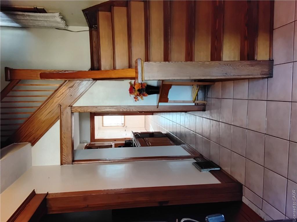 156 Leinster Avenue N Property Photo 2