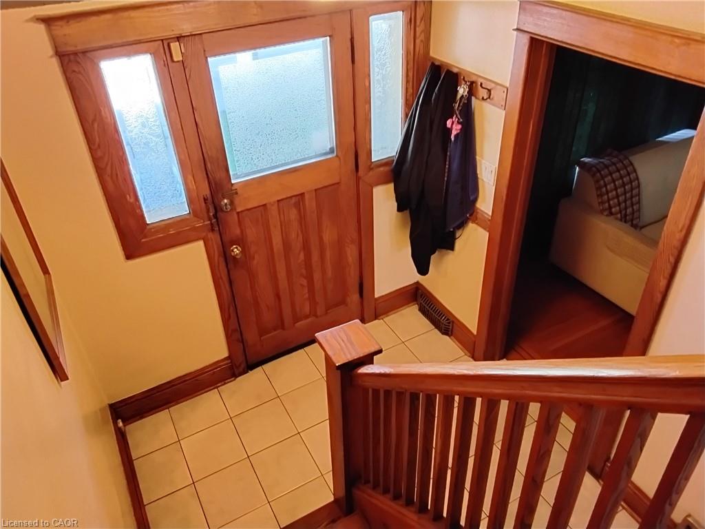 156 Leinster Avenue N Property Photo 3