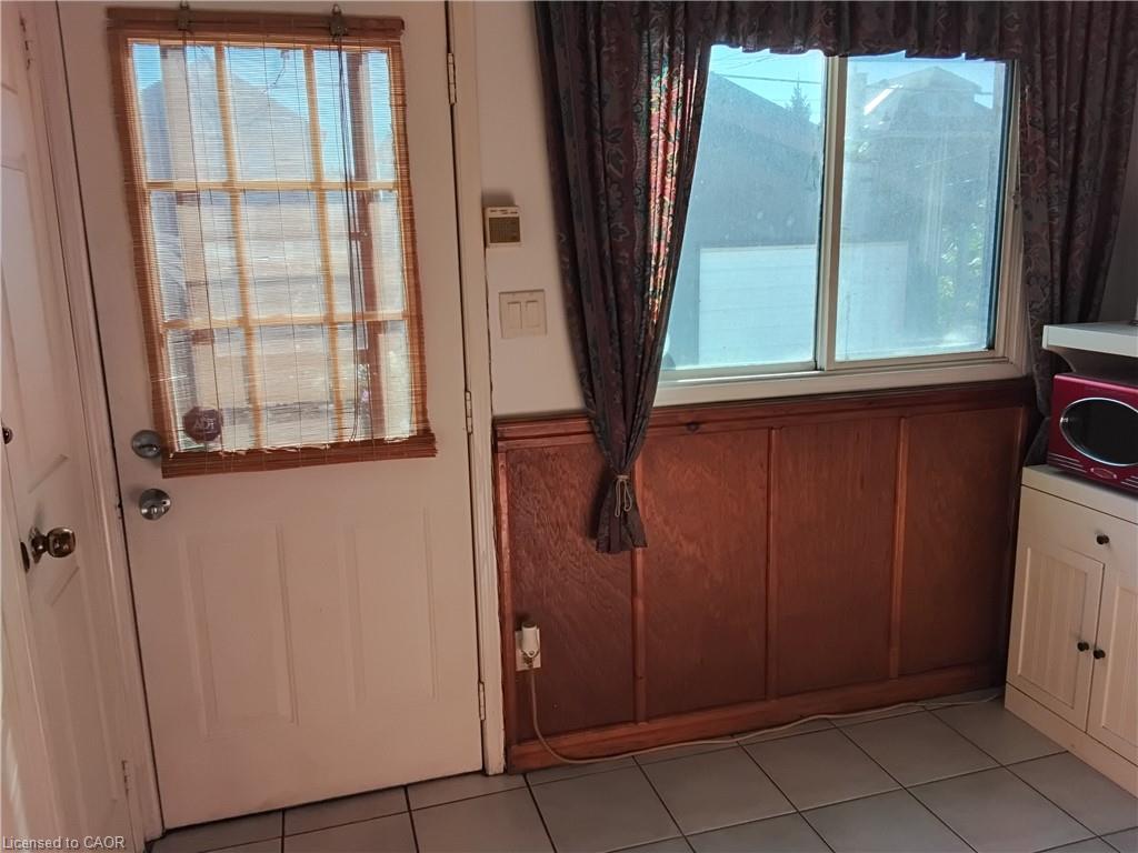 156 Leinster Avenue N Property Photo 9