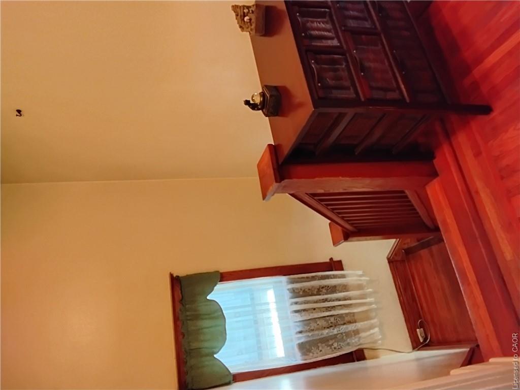 156 Leinster Avenue N Property Photo 10
