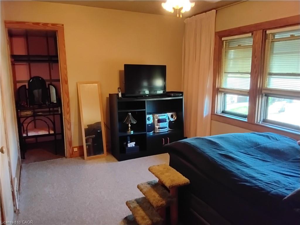 156 Leinster Avenue N Property Photo 12