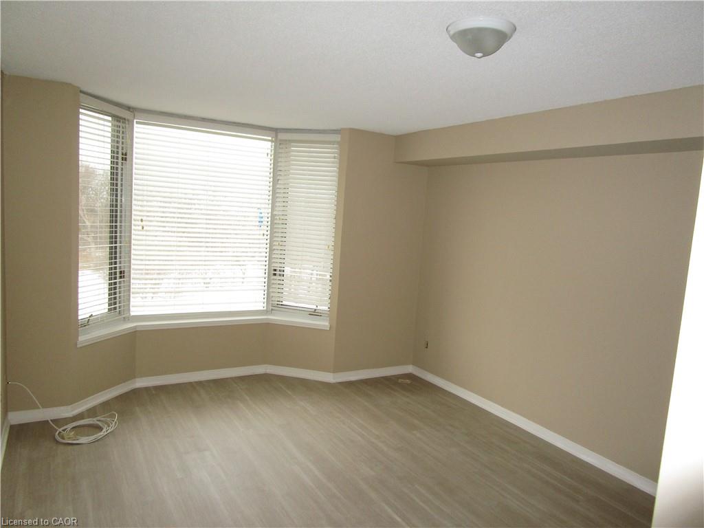 401-180 Limeridge Road W Property Photo 6