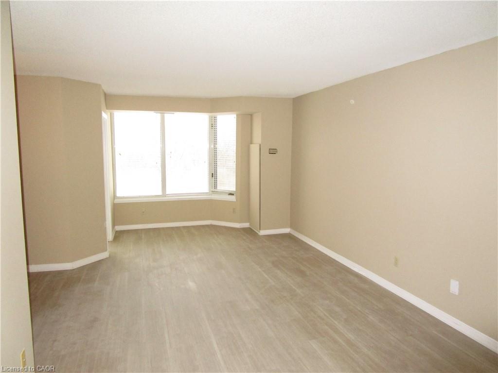401-180 Limeridge Road W Property Photo 9