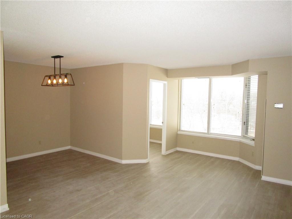 401-180 Limeridge Road W Property Photo 10