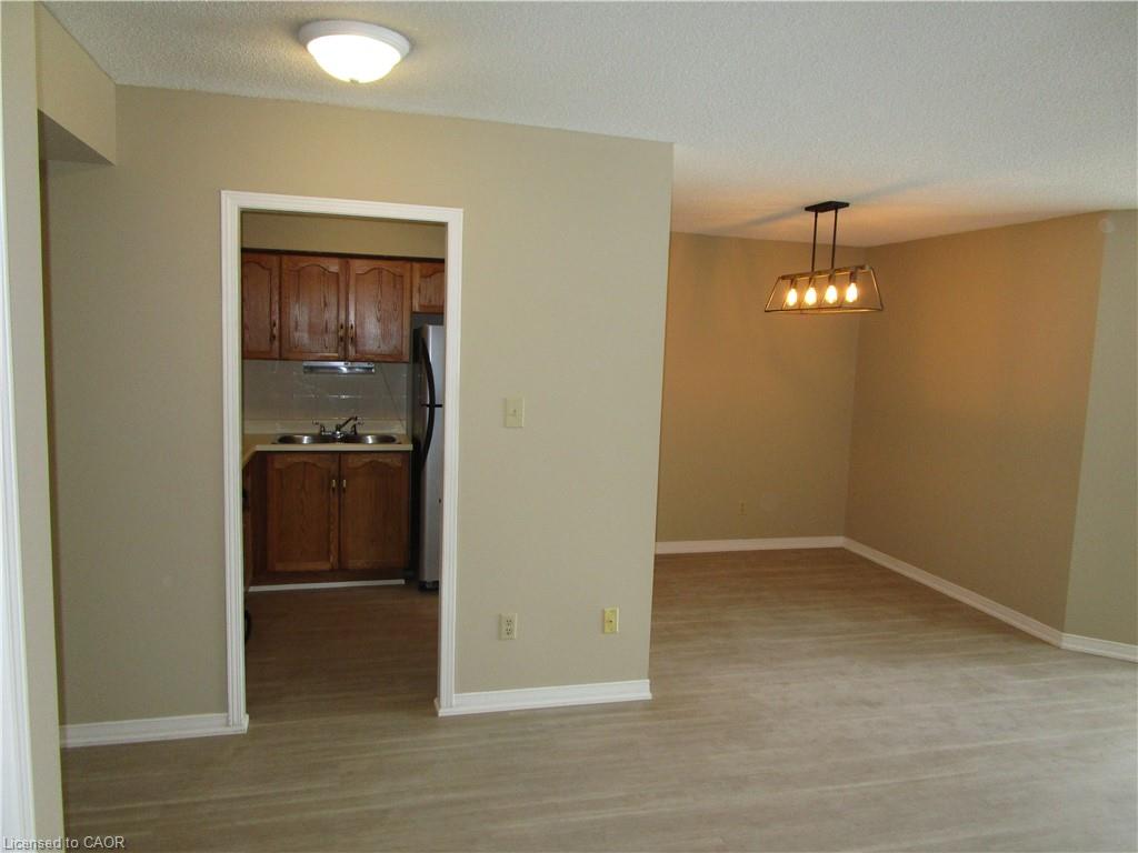 401-180 Limeridge Road W Property Photo 11